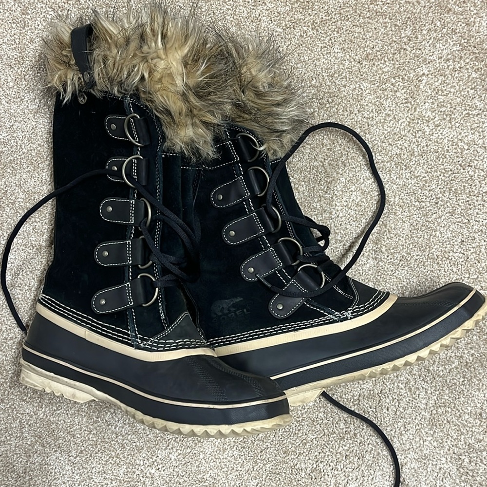 Sorel Joan of Artic boots. Black wmns size 9 fur trimmed suede/rubber snow boots